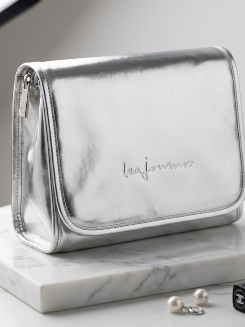 Lea Journo Shiny Metallic Silver Cosmetic Makeup Bag - Brand New